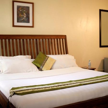 Entebbe Palm Hotel Экстерьер фото