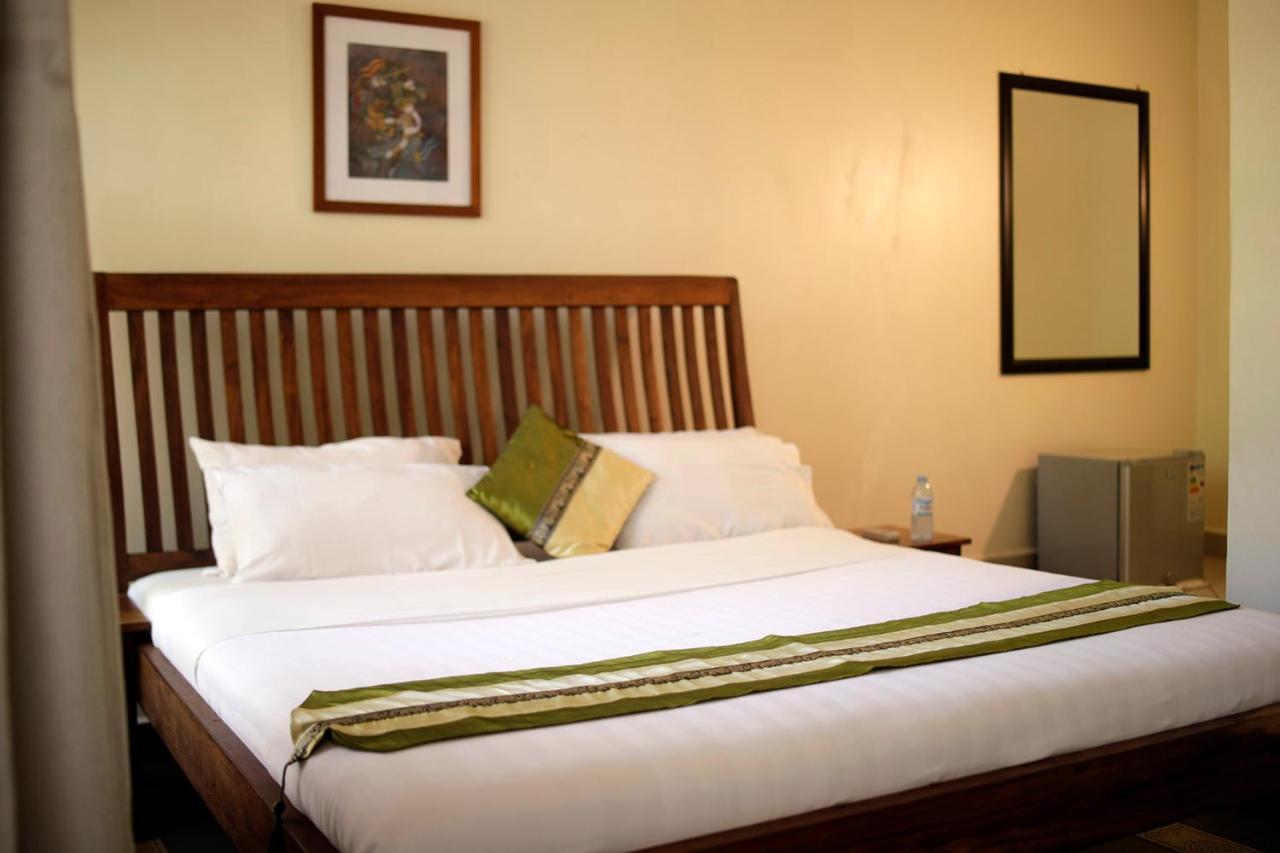 Entebbe Palm Hotel Экстерьер фото