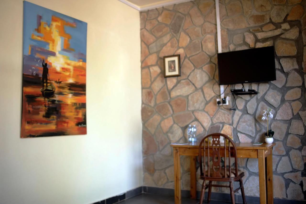 Entebbe Palm Hotel Экстерьер фото