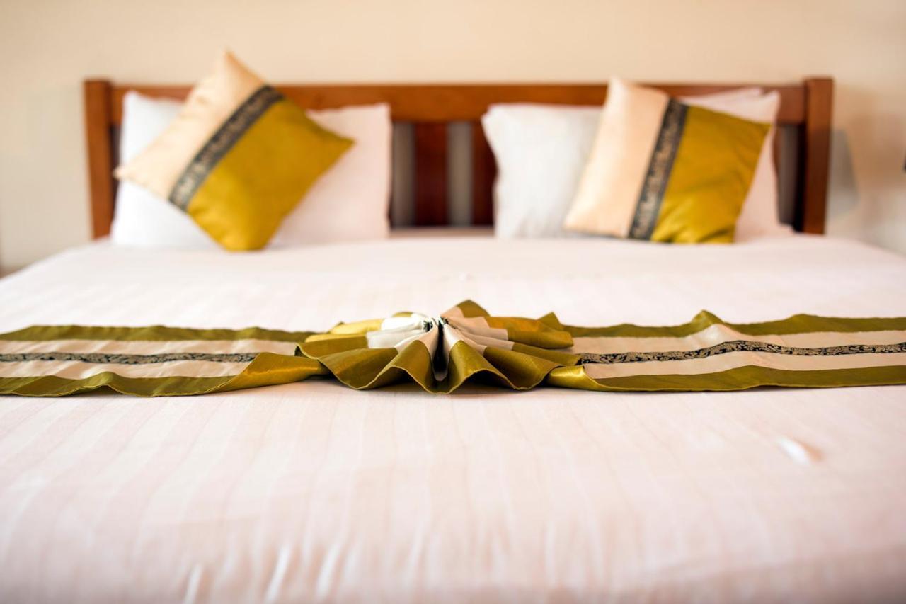 Entebbe Palm Hotel Экстерьер фото