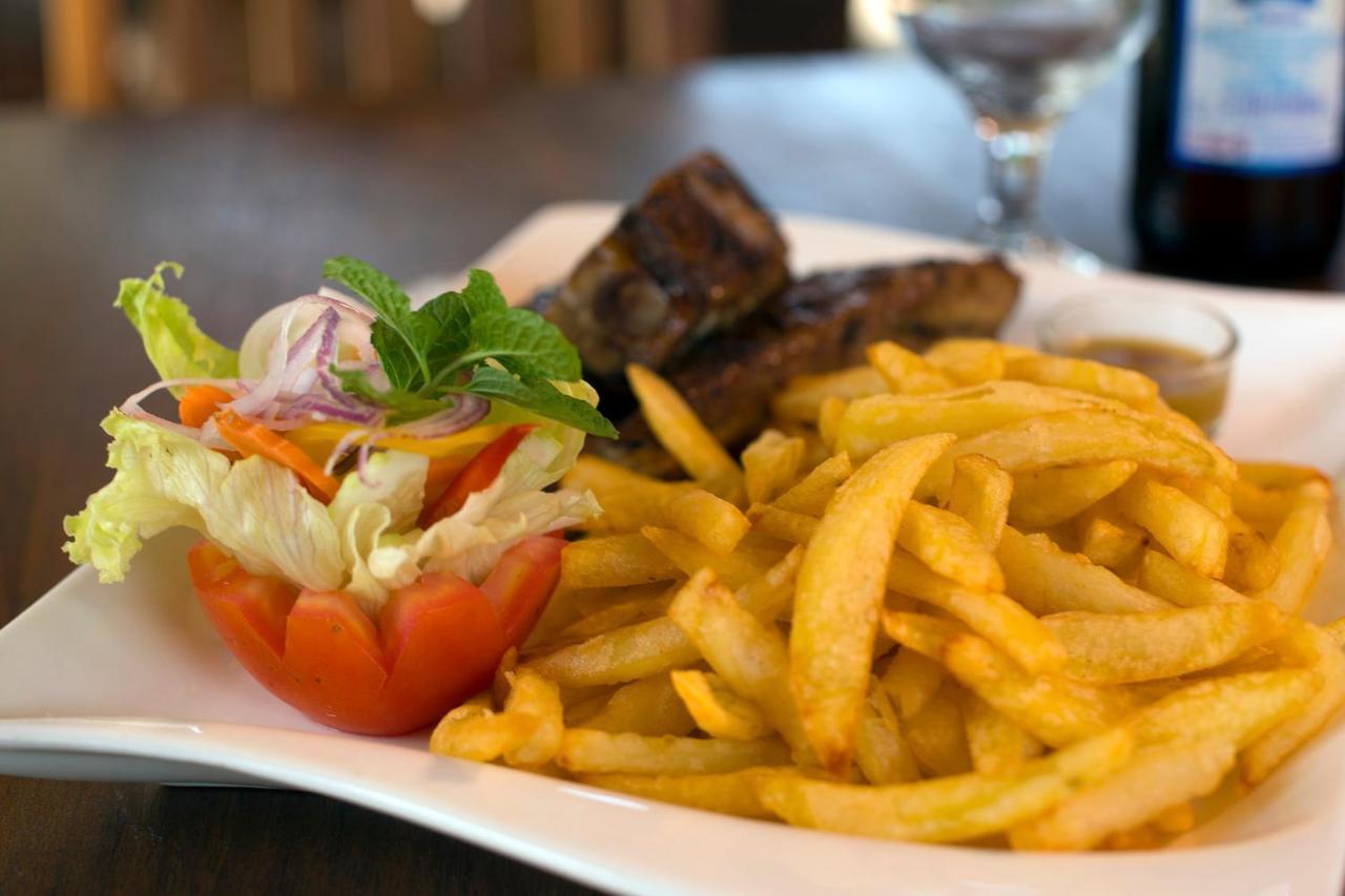 Entebbe Palm Hotel Экстерьер фото