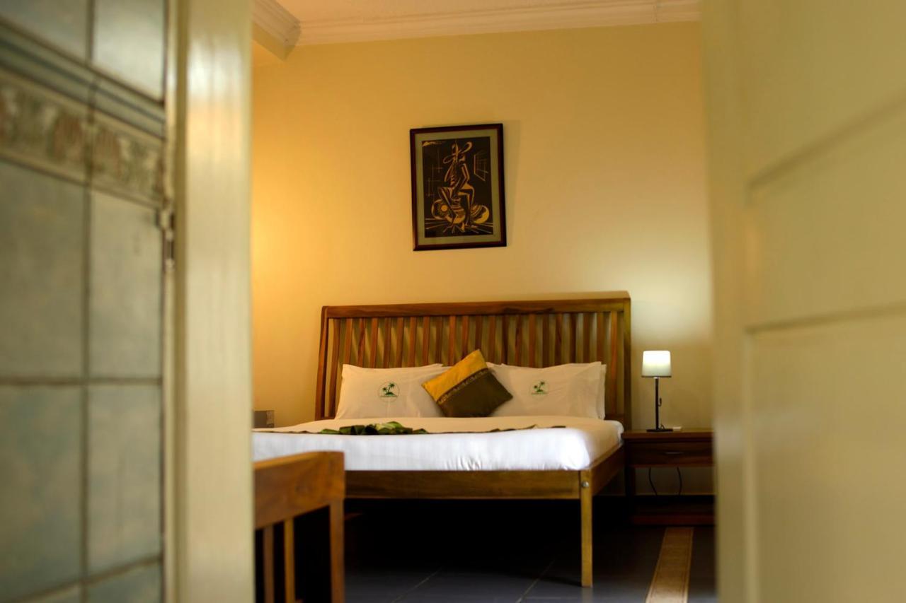 Entebbe Palm Hotel Экстерьер фото