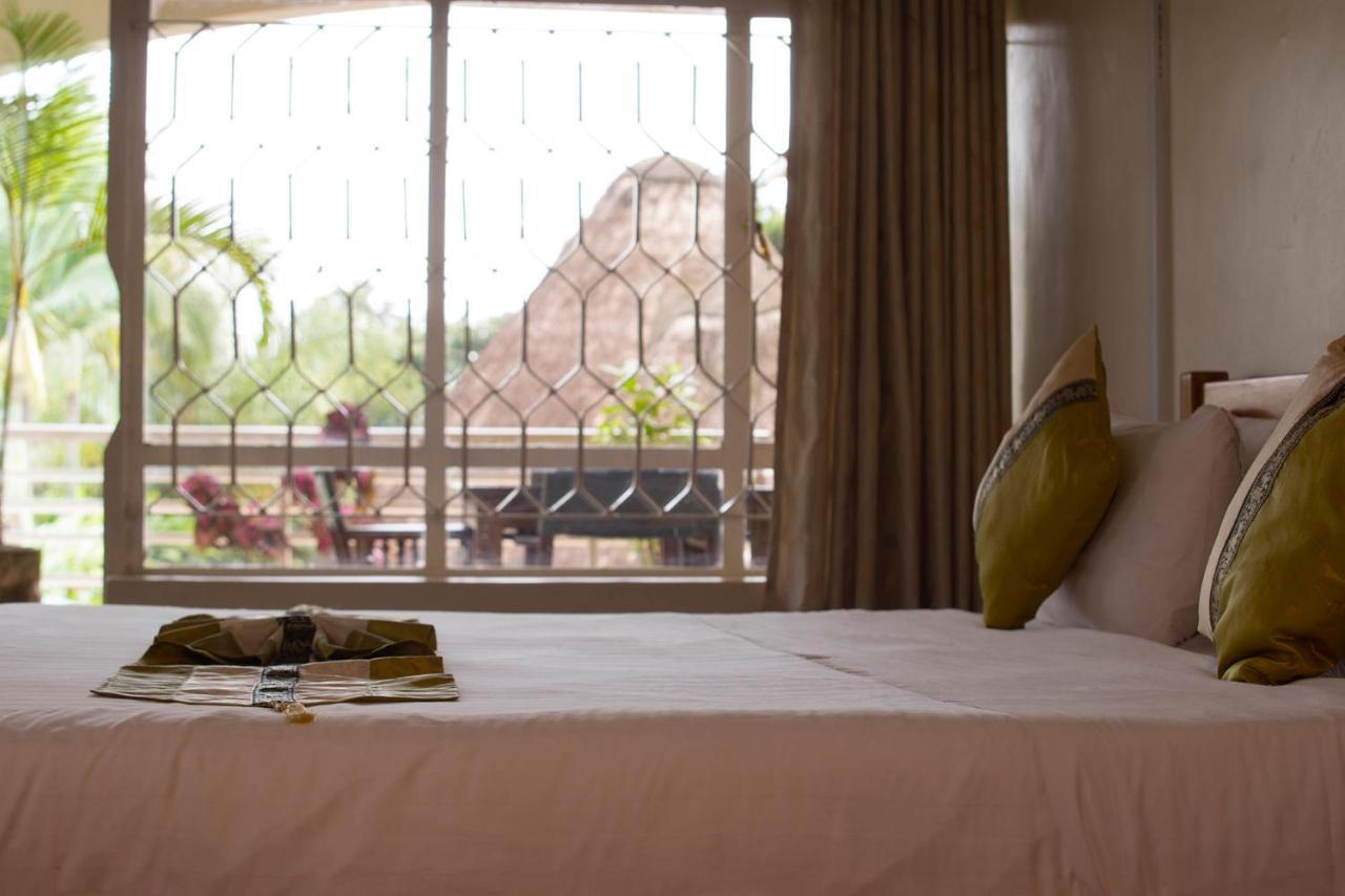 Entebbe Palm Hotel Экстерьер фото