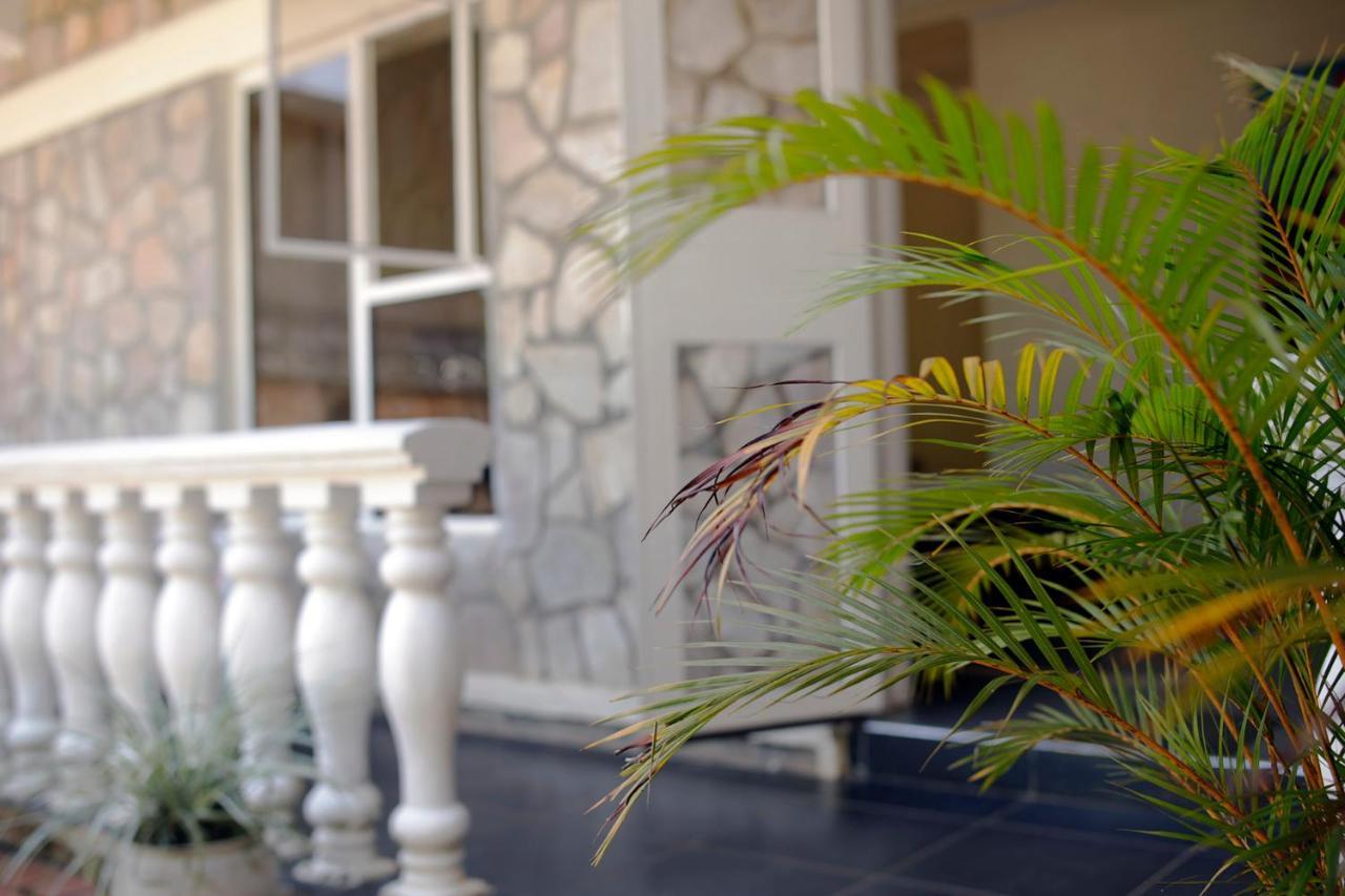 Entebbe Palm Hotel Экстерьер фото